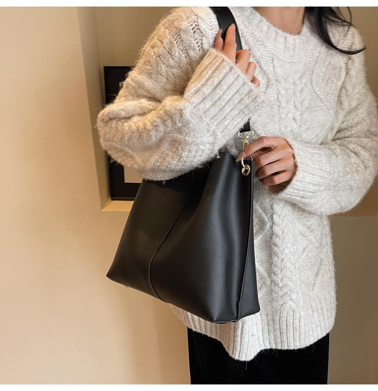 Large capacity for women in autumn winter, versatile 2023 new broadband crossbody bag, textured single shoulder mother_voghion.com