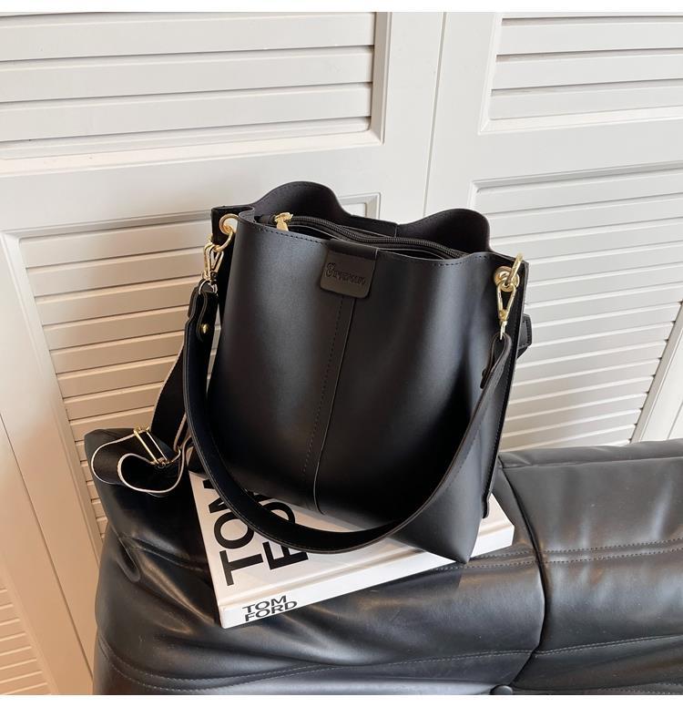 Large capacity for women in autumn winter, versatile 2023 new broadband crossbody bag, textured single shoulder mother_voghion.com