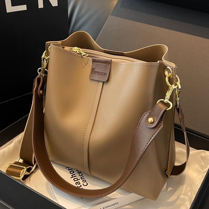 Large capacity for women in autumn winter, versatile 2023 new broadband crossbody bag, textured single shoulder mother_voghion.com