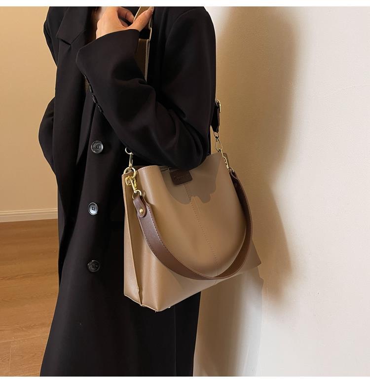 Large capacity for women in autumn winter, versatile 2023 new broadband crossbody bag, textured single shoulder mother_voghion.com