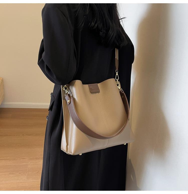 Large capacity for women in autumn winter, versatile 2023 new broadband crossbody bag, textured single shoulder mother_voghion.com