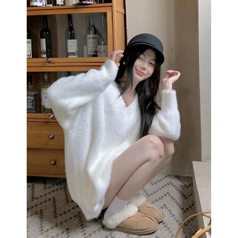 奶呼呼水貂絨V領白色毛衣女秋冬2023新款仿貂毛慵懶風針織衫上衣