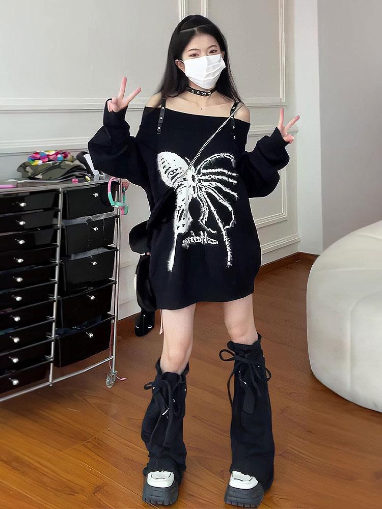 秋冬新款暗黑哥特辣妹一字肩針織衫女皮吊帶蝴蝶骨寬鬆中長款毛衣