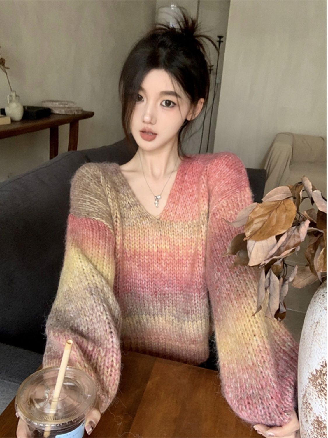 軟糯慵懶風V領針織毛衣女2023秋冬新款漸變獨特别致套頭寬鬆上衣