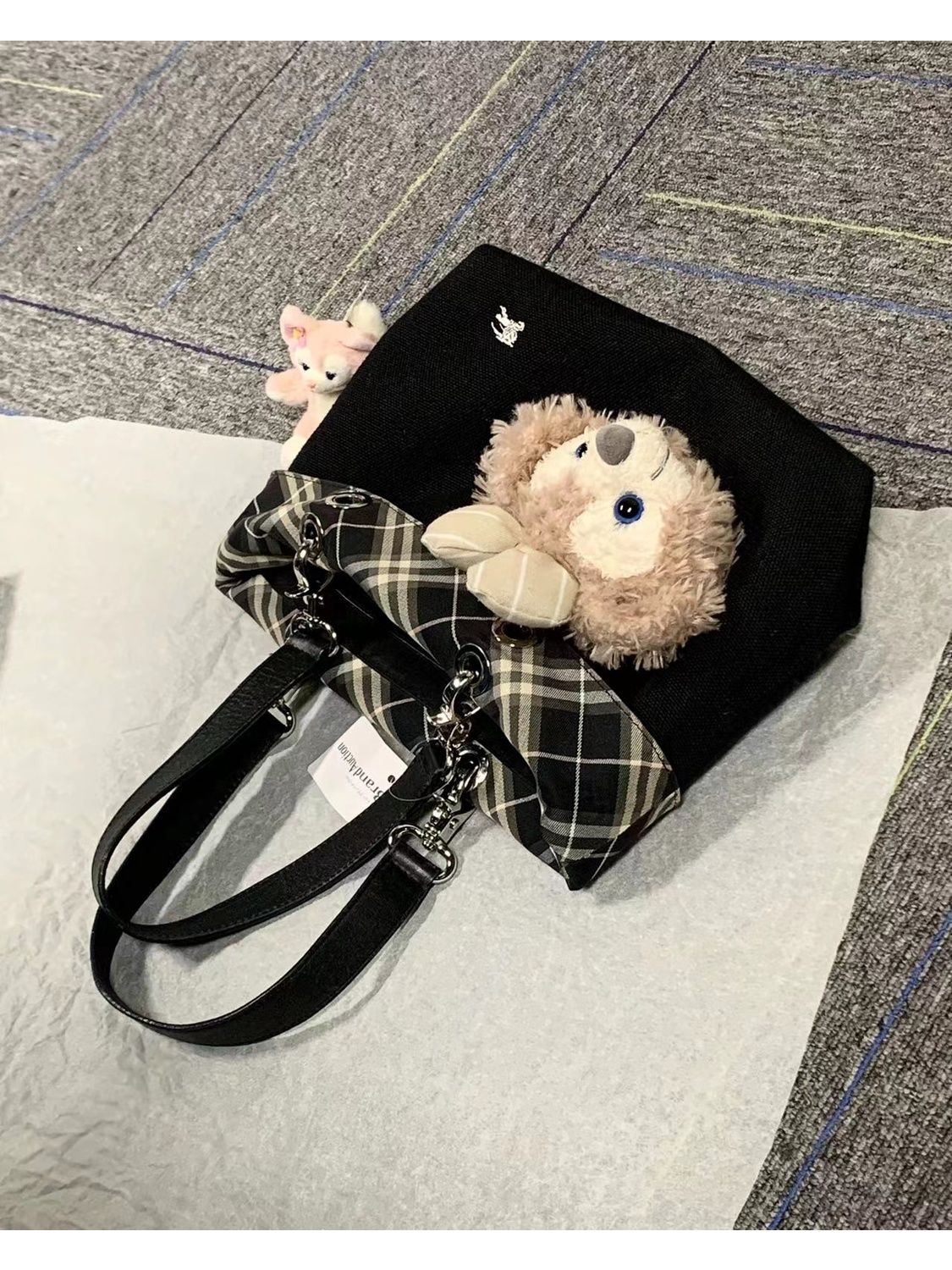 Autumn and winter fashionable black and white checkered armpit bag 2023 new fashion brand sweet and cool stitching checkered small square bag cute handbag