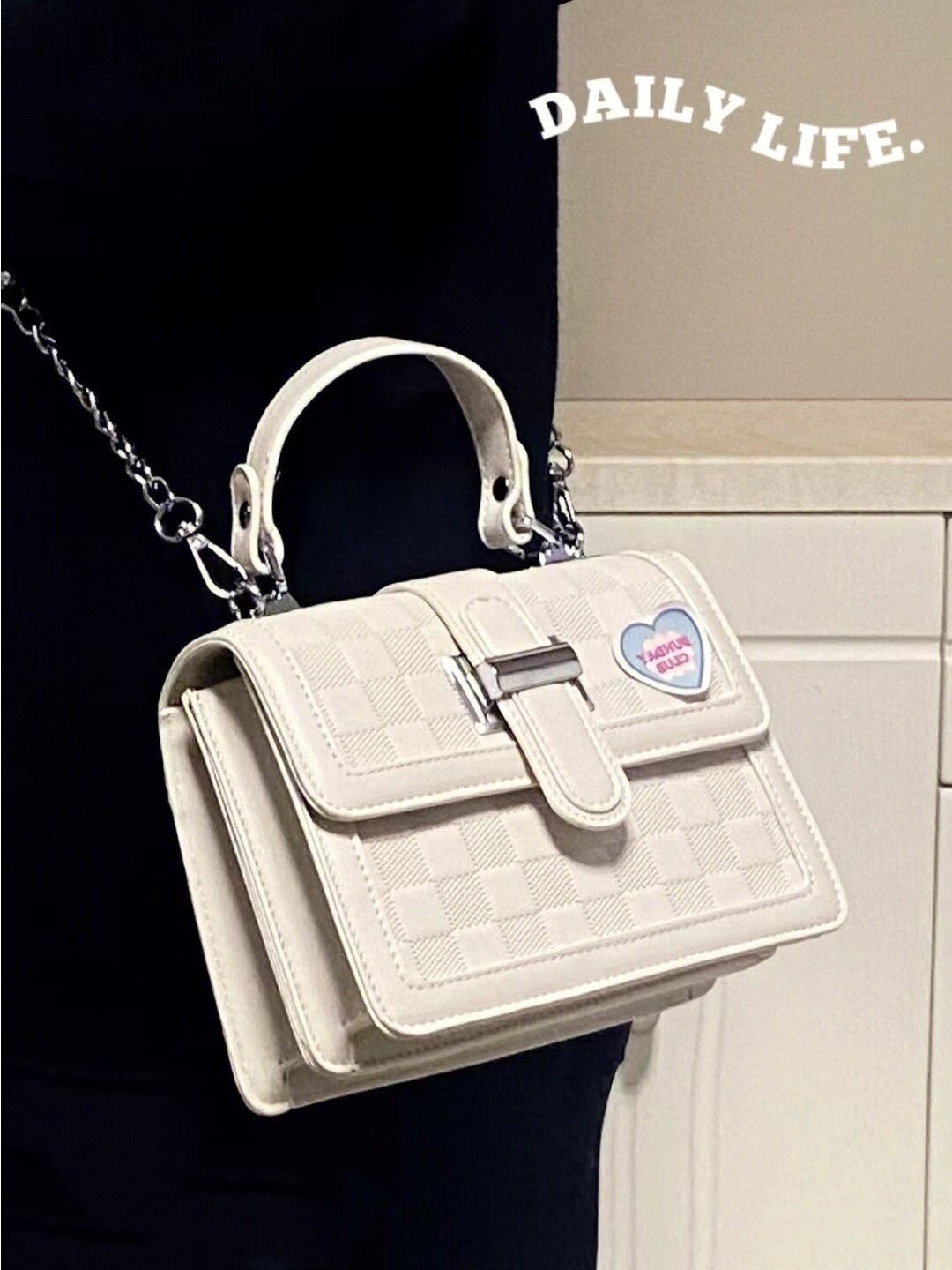 Textured crossbody small bag for women 2023 new milky white plaid small square bag high-end chain shoulder crossbody small bag
