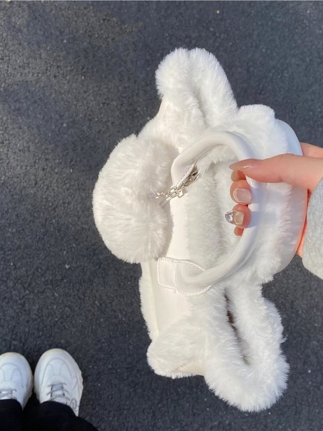 Spring 2023 Internet celebrity small bag, gentle and simple furry small white bag, single shoulder crossbody daily small tote bag