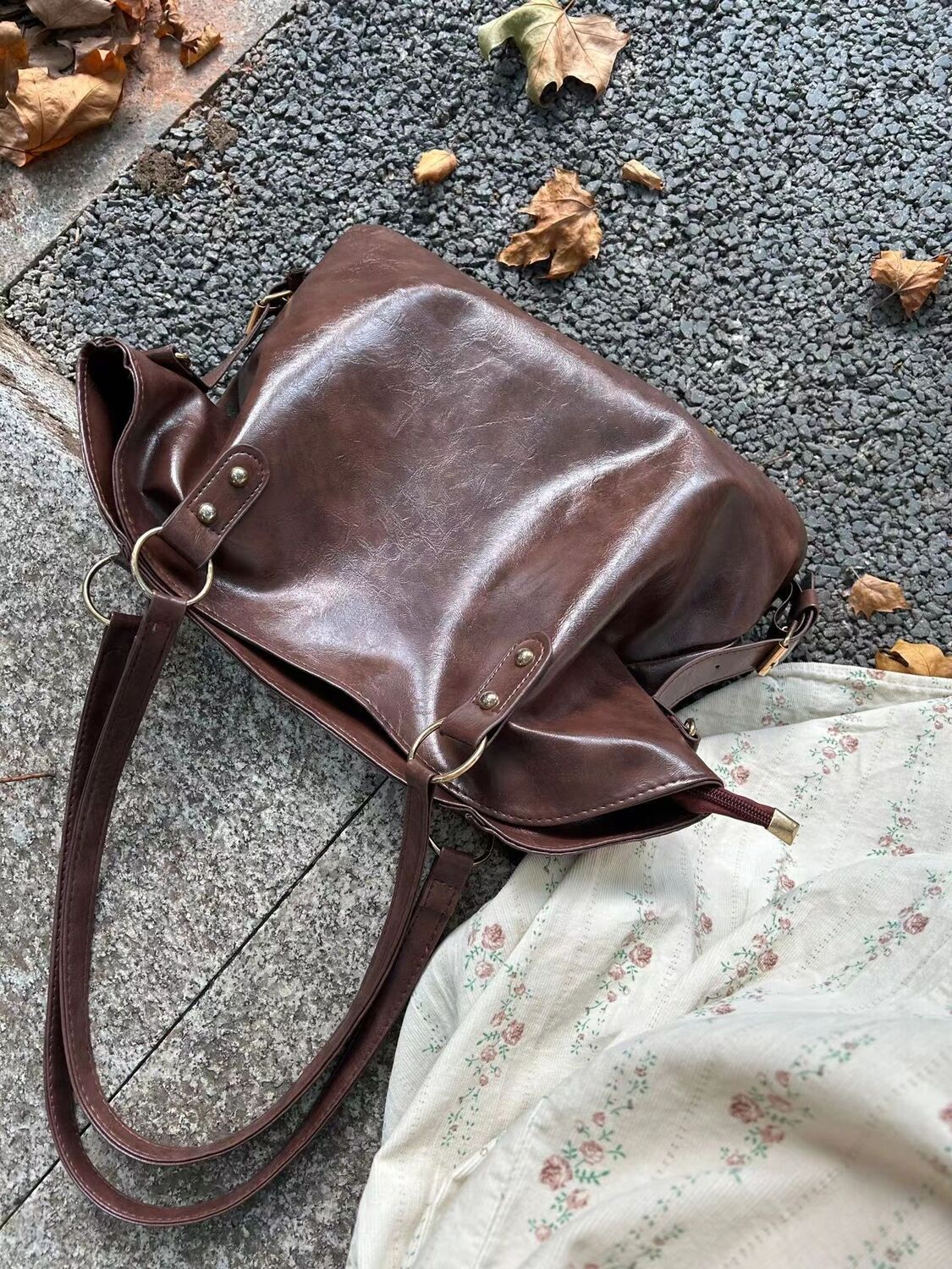 Medieval style retro large bag 2023 new niche armpit bag texture early morning work commuter bag shoulder bag