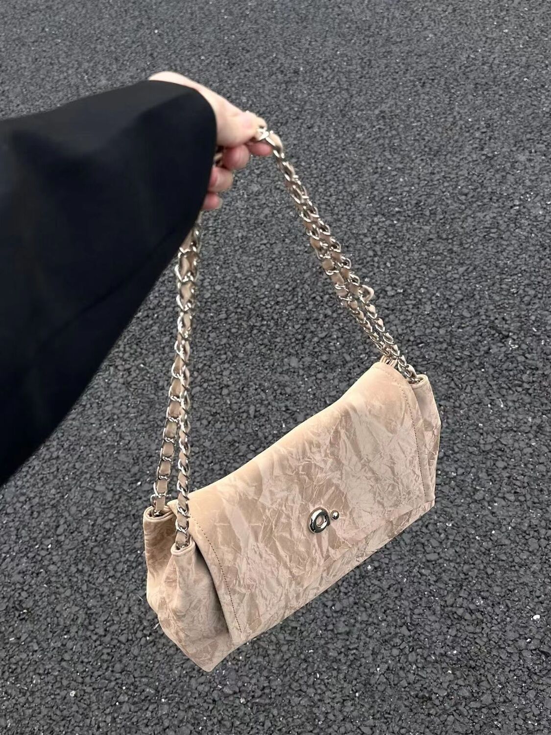 New niche high-end bags Korean style chain texture armpit bag design versatile autumn and winter commuting tote bag