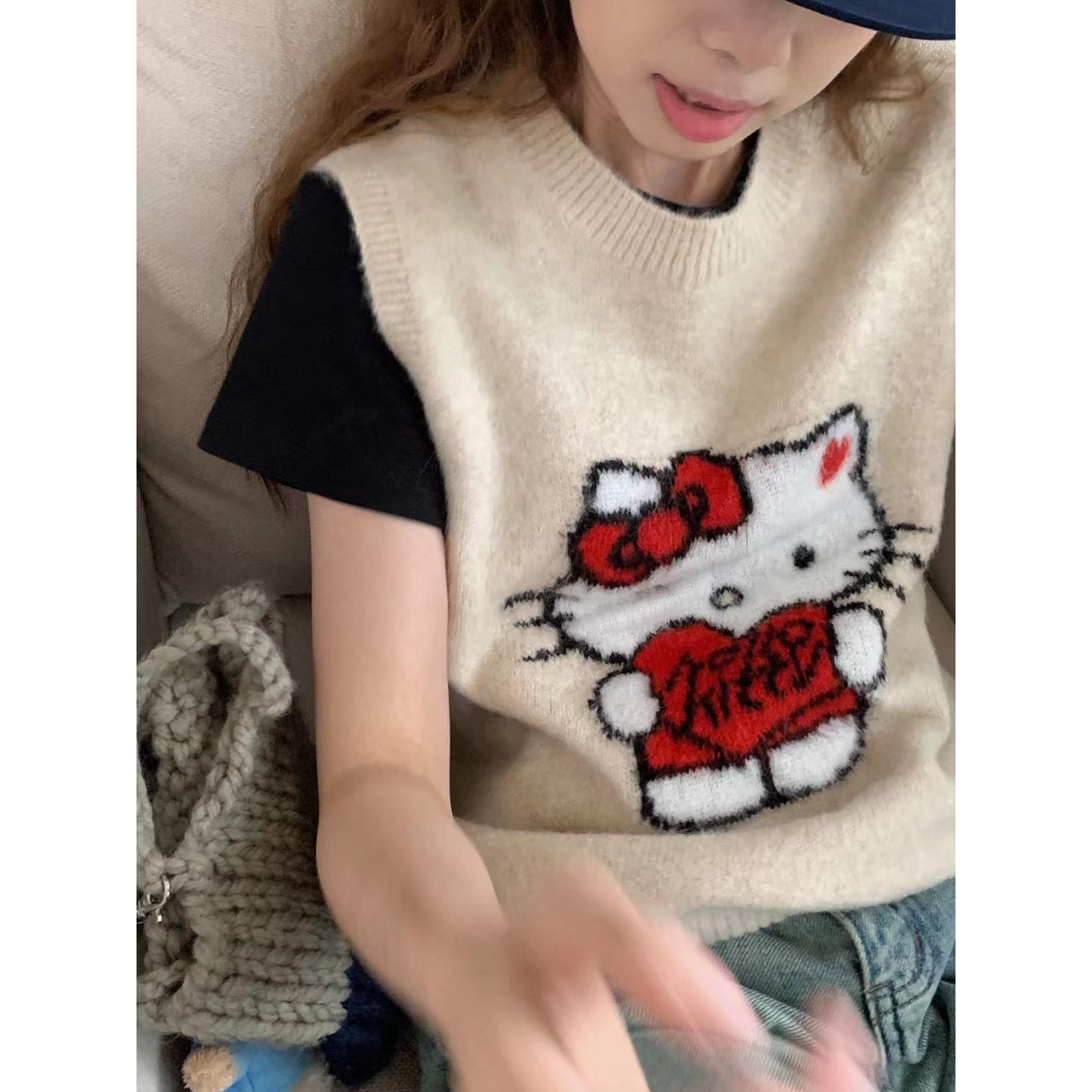 现货~韩国东大门秋款女Hello Kitty猫咪图案软糯针织毛衣马甲