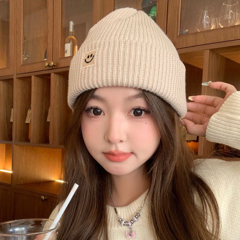 Japanese new style knitted hat with smiley face mark woolen hat for women in autumn and winter, cute and versatile, ear protection, black and warm, for men