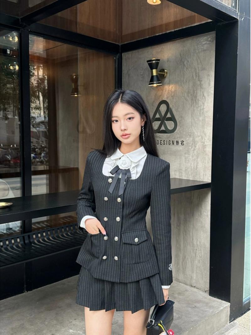 2023 Autumn and Winter New French Retro Striped Waist Suit Jacket/Small College Style Skirt Suit