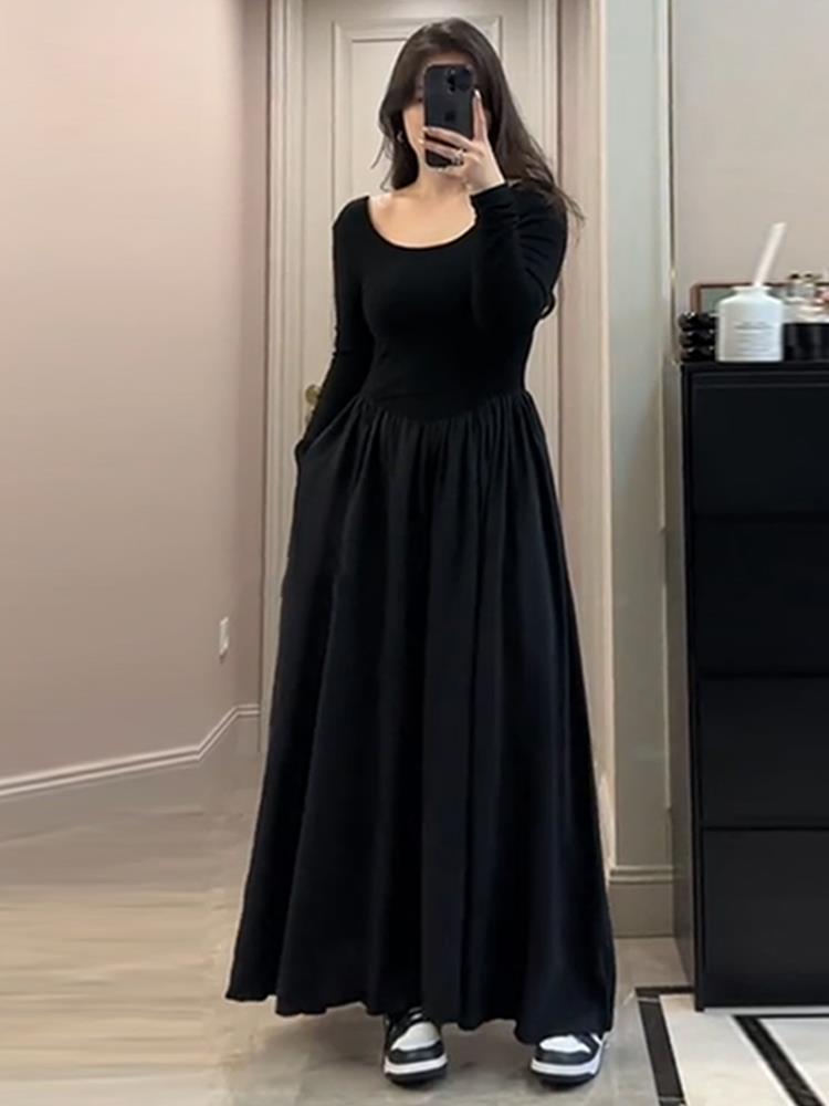大碼胖mm赫本風大U領黑色連衣裙女秋冬內搭顯瘦修身高級感長裙子