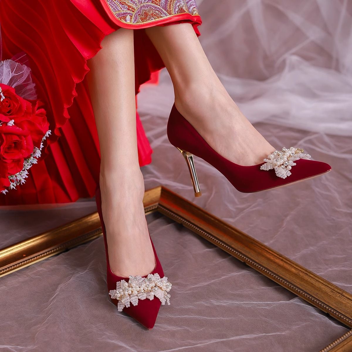 优雅红色婚鞋女新款中式秀禾婚纱两穿新娘鞋不累脚订婚孕妇高跟鞋