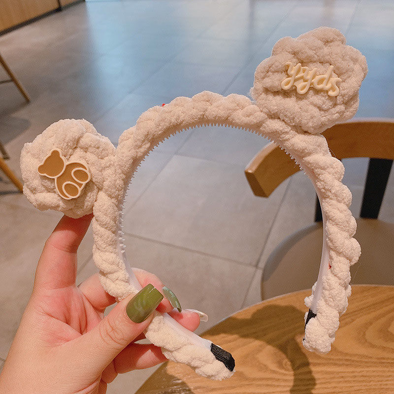 Korean version of retro autumn and winter milk tea series ins internet celebrity cute girl knitted crocheted wool bear headband headband