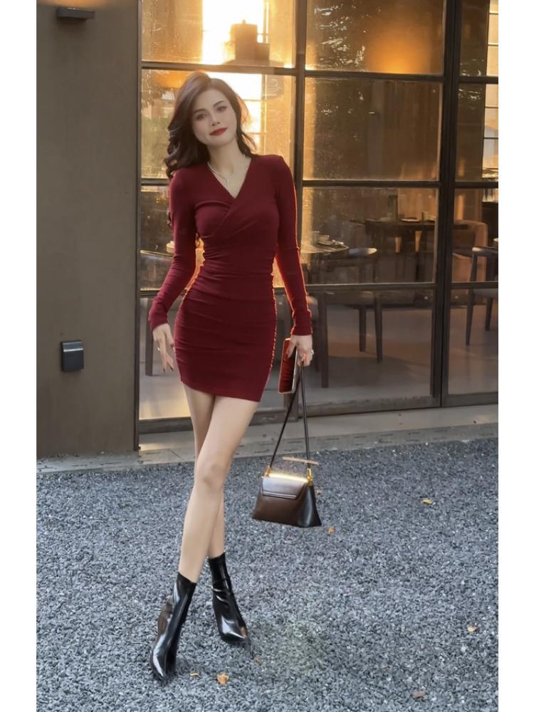 Pure desire hip-hugging short skirt for women in autumn and winter new style waist slimming pleated cross V-neck bottoming long-sleeved dress