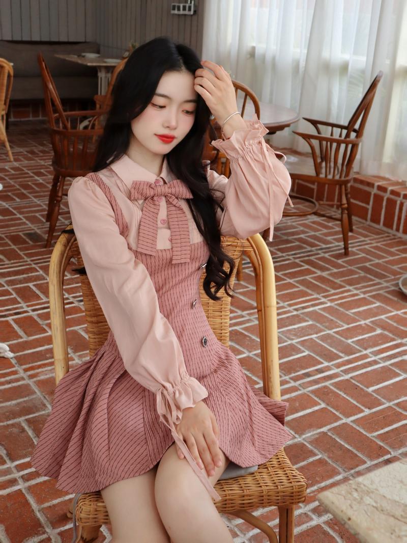 Sweet college style shirt dress for women, spring and autumn style, stitching design, niche sweet and cool waist slimming pleated skirt, short skirt