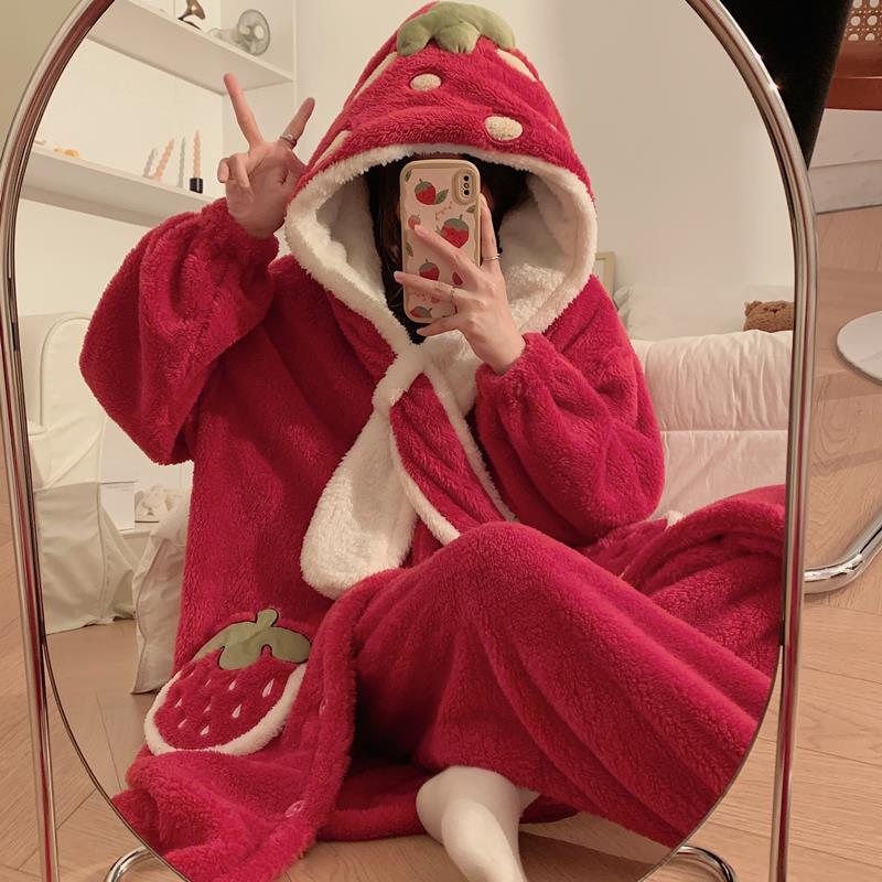 睡衣女秋冬季加厚珊瑚絨2023年新款紅色草莓連帽睡袍法蘭絨家居服