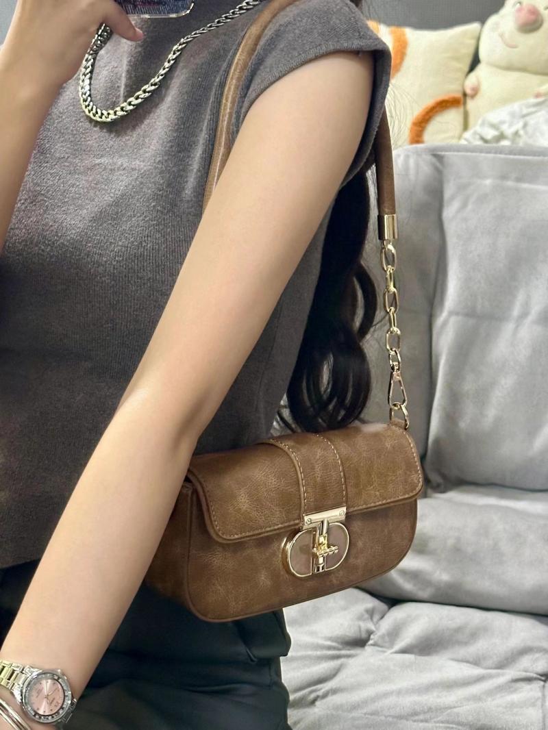 Autumn and winter atmosphere fashionable small bag 2023 new high-end exquisite texture armpit bag commuter crossbody bag trendy