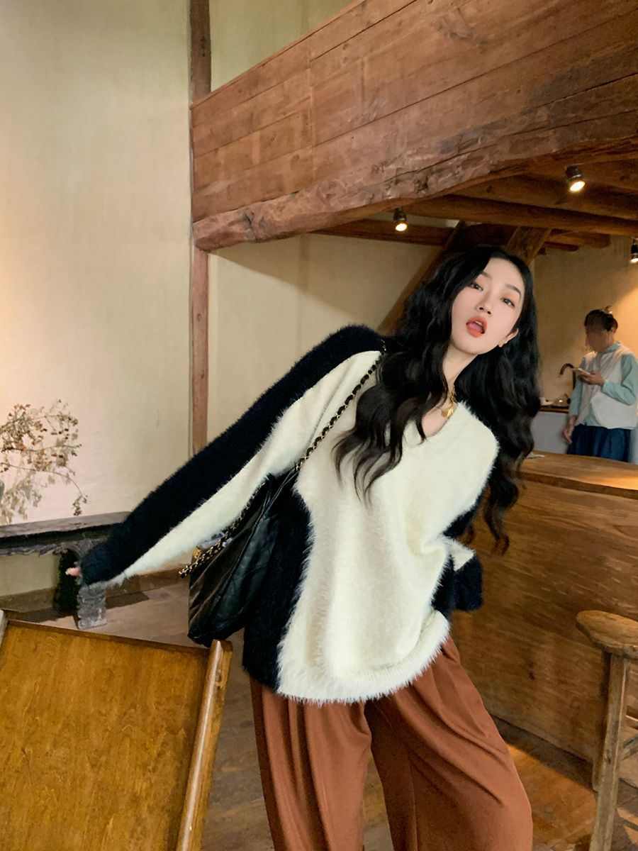 新款V領拼色熊貓套頭設計感仿貂毛毛衣外套女寬鬆韓系慵懶風上衣