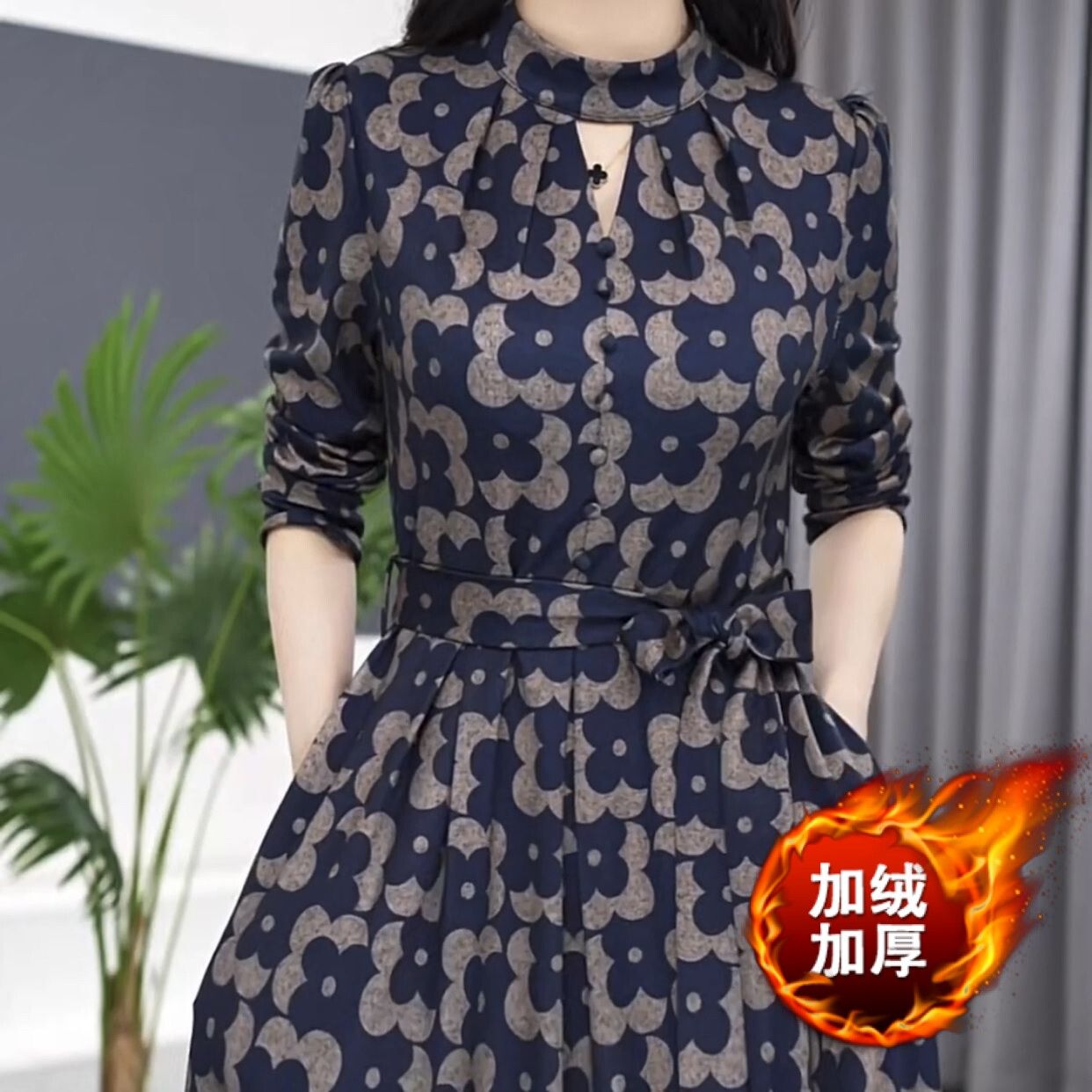 高檔加絨加厚雪尼爾絨連衣裙2023新款秋冬女顯瘦大碼收腰氣質裙子
