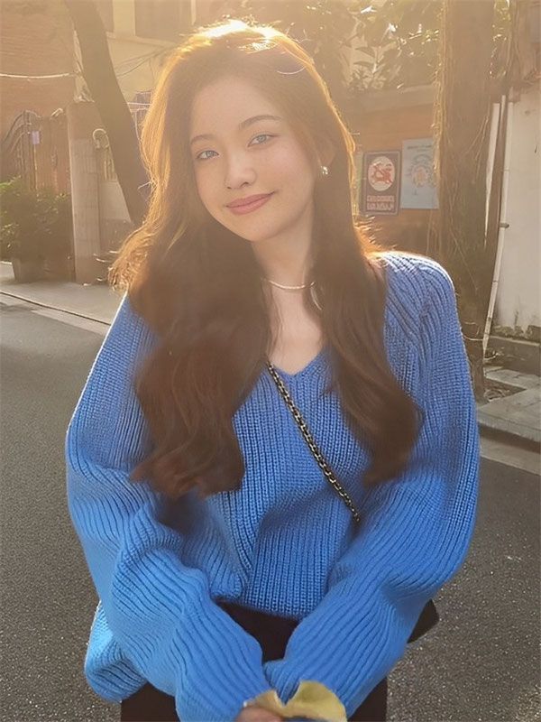 克萊因藍色V領氣質毛衣秋冬新款慵懶風甜美寬鬆外搭針織顯瘦上衣