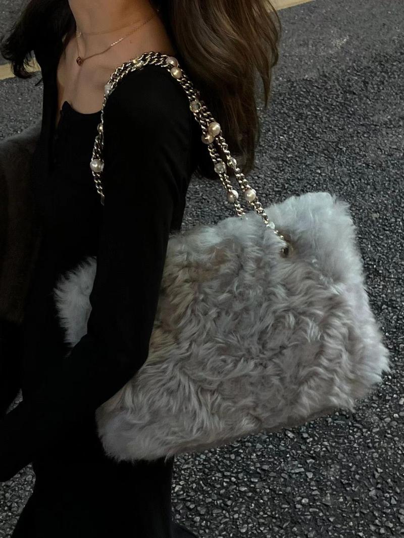 Autumn and winter new girl pearl chain curly niche bag 2023 light luxury high-end tote shoulder bag furry bag