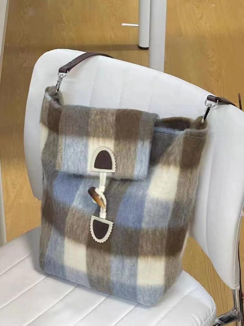 Autumn and Winter Plush Literary Plaid Bag 2023 Niche Design Contrast Color Fashion Women's Bag Casual Versatile Crossbody Bag