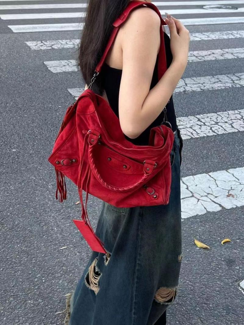 Niche design large-capacity shoulder bag 2023 autumn and winter new trendy portable commuter bag second-hand motorcycle hottie bag