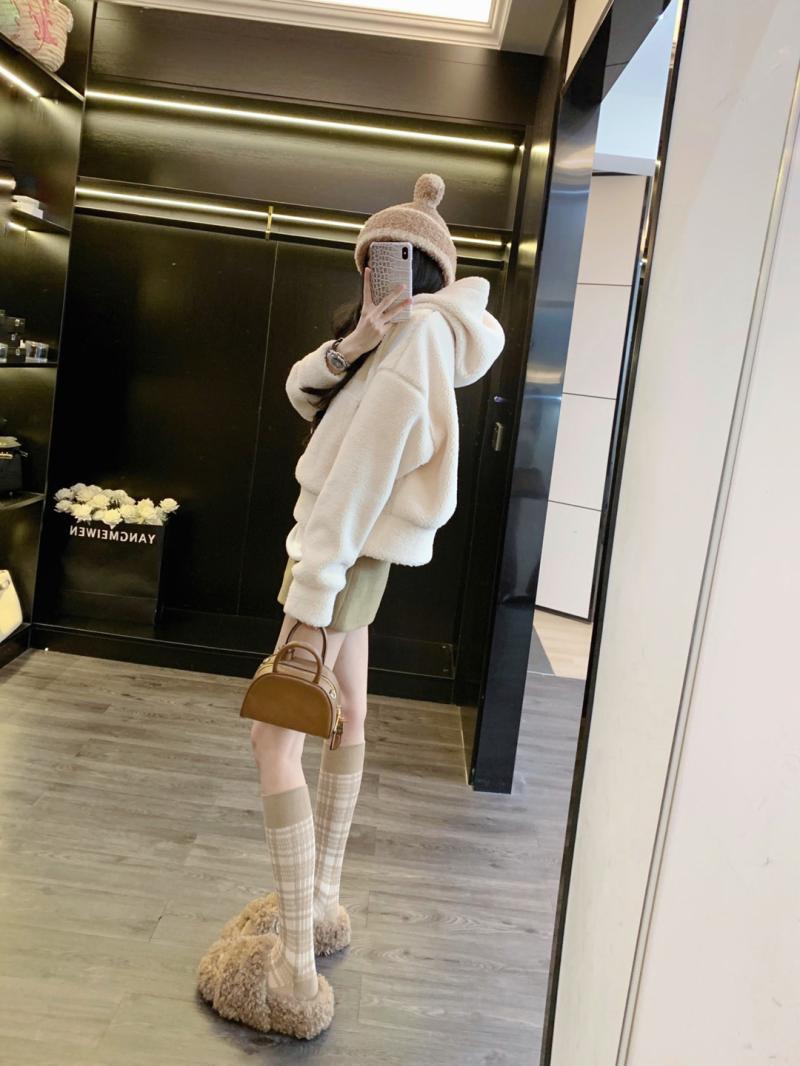 High-end lazy style sherpa sweatshirt for women  winter versatile hooded coat for small people and trendy furry sweatshirt