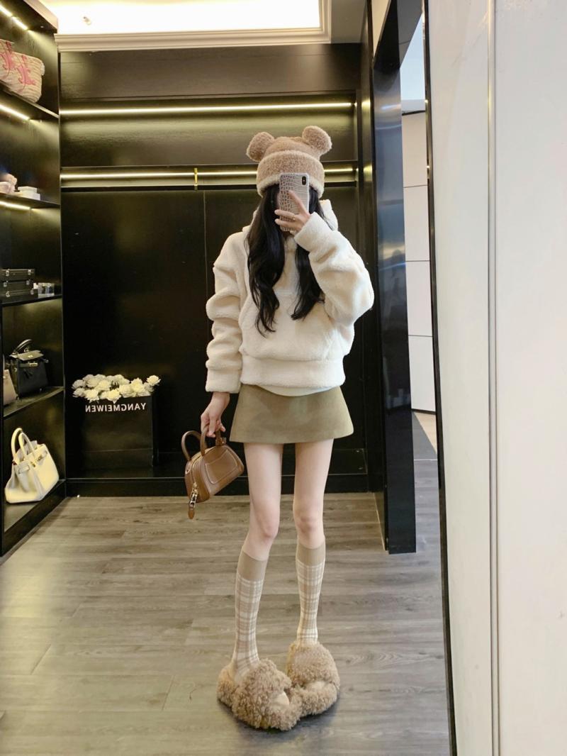 High-end lazy style sherpa sweatshirt for women  winter versatile hooded coat for small people and trendy furry sweatshirt