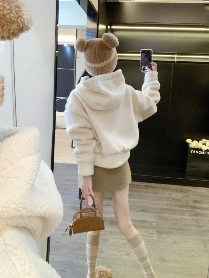 High-end lazy style sherpa sweatshirt for women  winter versatile hooded coat for small people and trendy furry sweatshirt