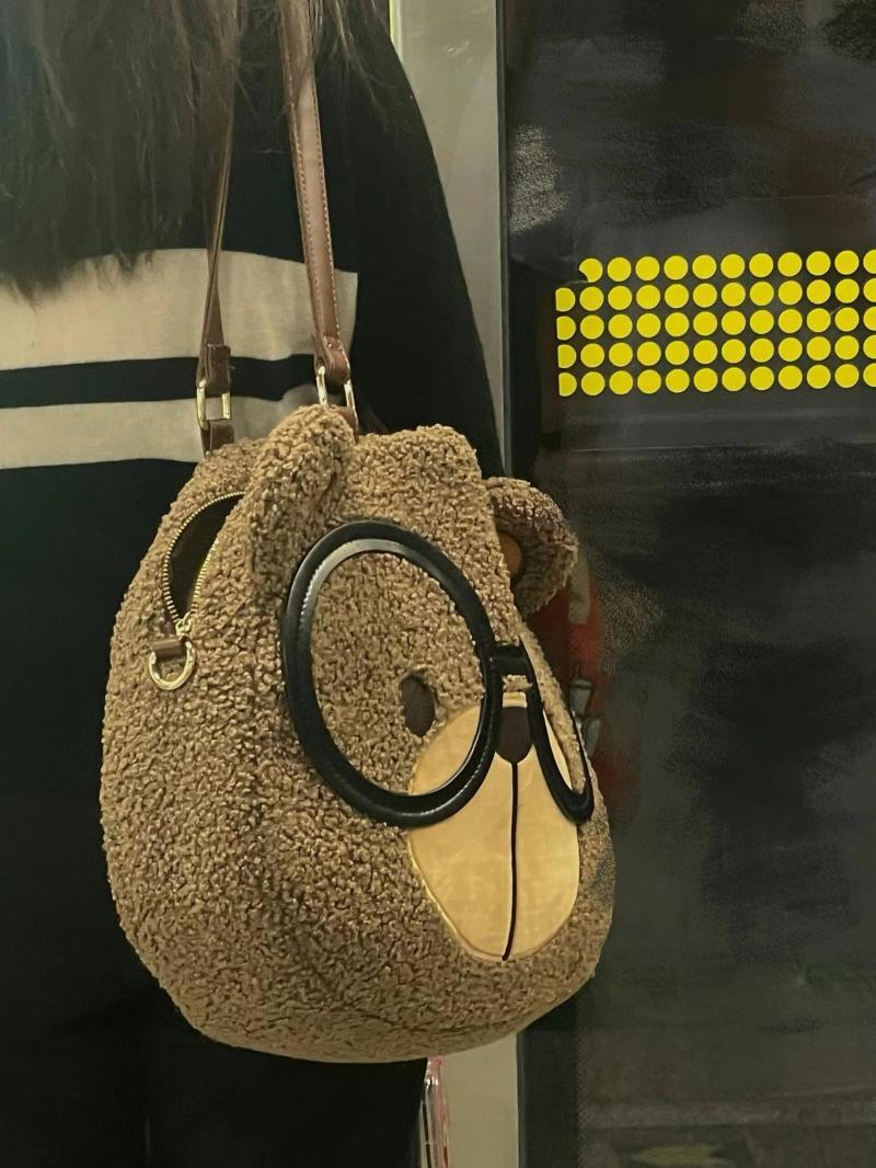 Autumn and winter large-capacity brown bear bag 2023 new niche design shoulder bag lamb wool casual versatile tote bag