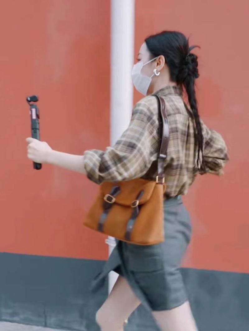 Star's same style suede retro crossbody bag 2023 new fashion messenger bag shoulder bag Korean niche bag
