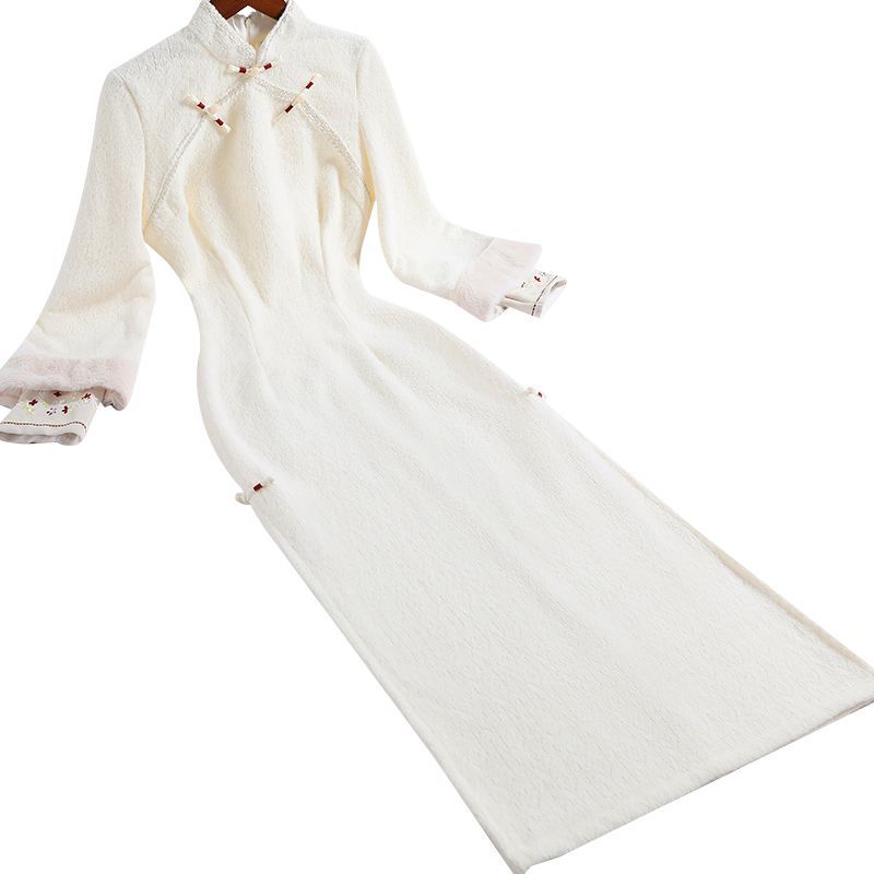 改良米白色旗袍秋冬新款高端气质年轻款国风简约新中式连衣裙
