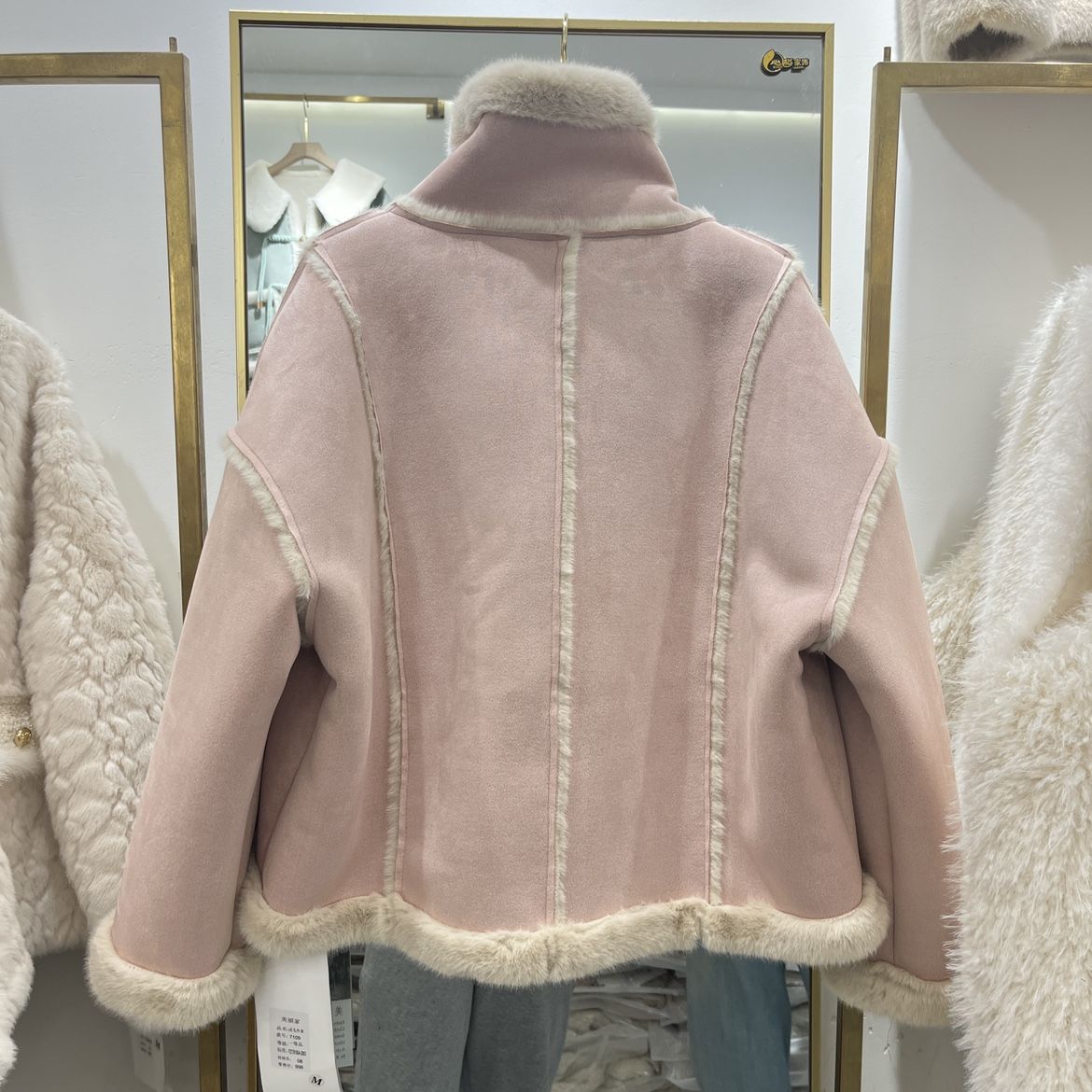 Lamm integrierte Jacke für Frauen mit einem Gefühl von Luxus 2023 Winter neuer Nerzpelz Plüsch Stehkragen Motorradanzug_voghion.com