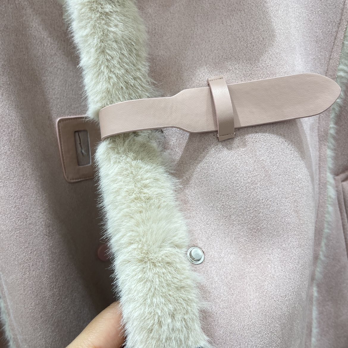 Lamm integrierte Jacke für Frauen mit einem Gefühl von Luxus 2023 Winter neuer Nerzpelz Plüsch Stehkragen Motorradanzug_voghion.com