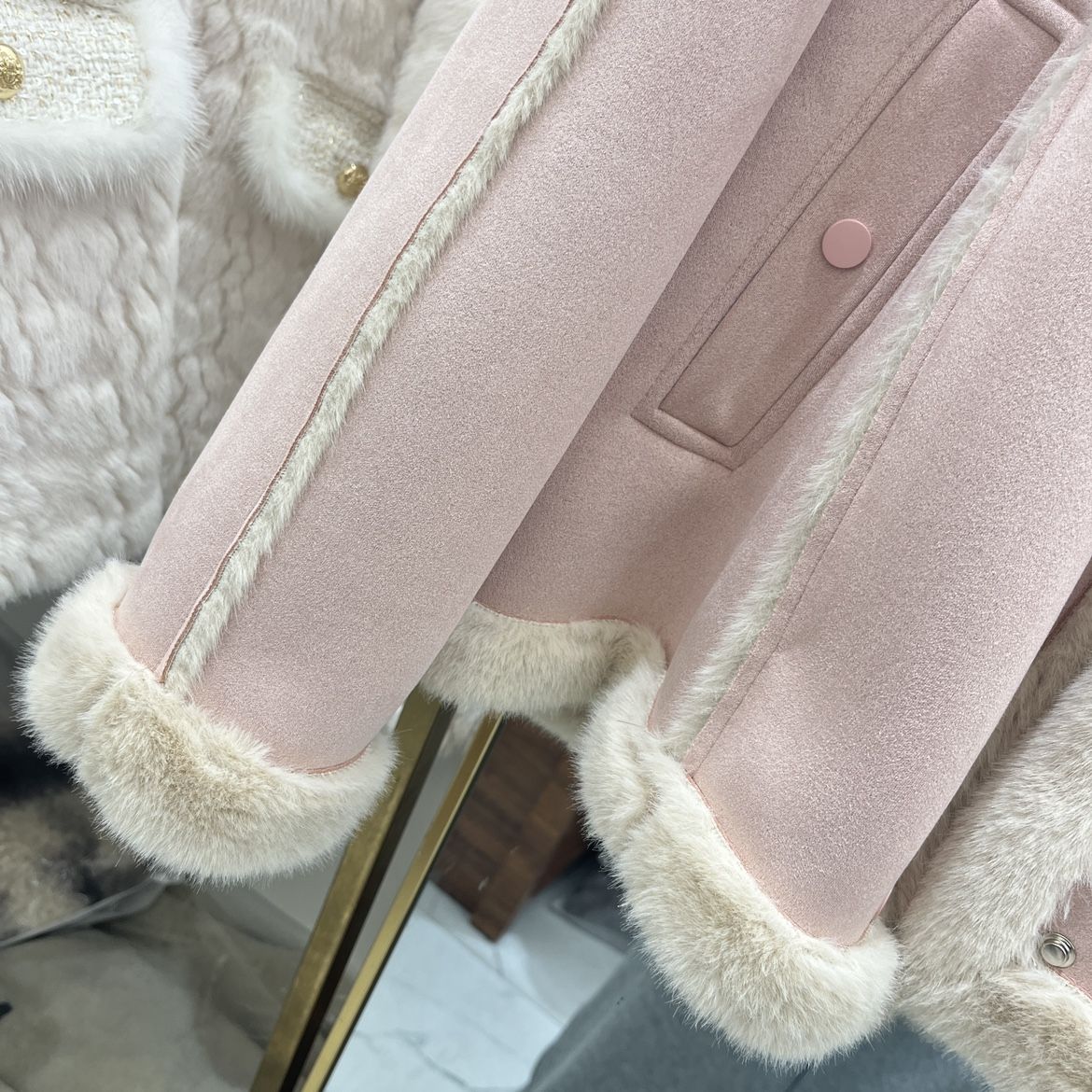 Lamm integrierte Jacke für Frauen mit einem Gefühl von Luxus 2023 Winter neuer Nerzpelz Plüsch Stehkragen Motorradanzug_voghion.com