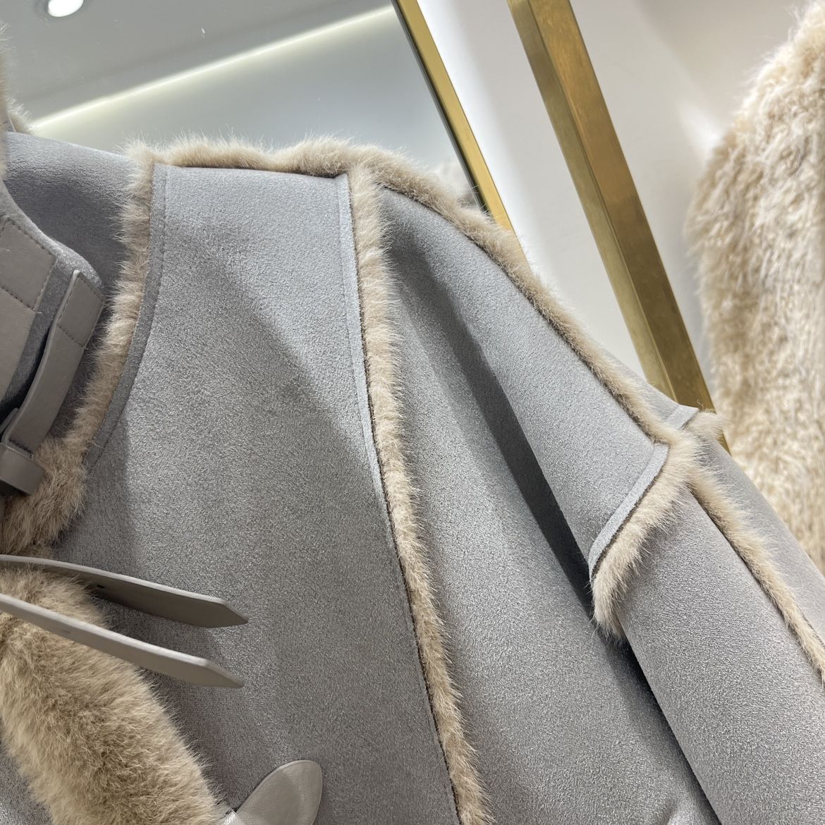 Lamm integrierte Jacke für Frauen mit einem Gefühl von Luxus 2023 Winter neuer Nerzpelz Plüsch Stehkragen Motorradanzug_voghion.com