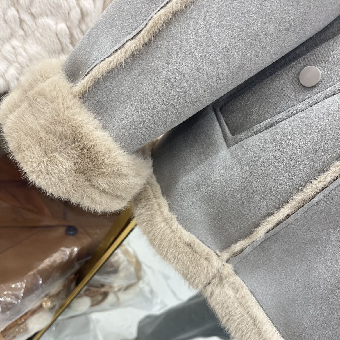 Lamm integrierte Jacke für Frauen mit einem Gefühl von Luxus 2023 Winter neuer Nerzpelz Plüsch Stehkragen Motorradanzug_voghion.com