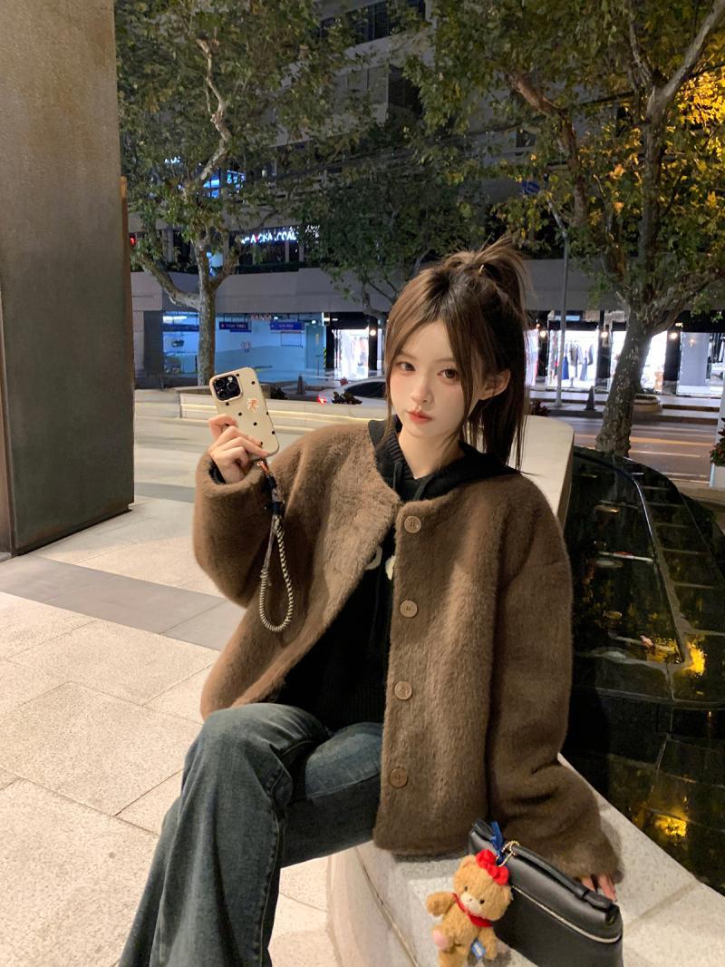 Temperament socialite lamb wool warm jacket women's autumn and winter new style Maillard fashion small fragrance warm jacket trend