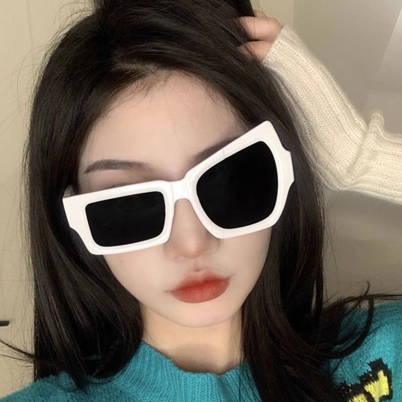 New creative eyebrow raising sunglasses for women, super popular European and American style eyebrow raising funny props personality irregular size eyeglasses