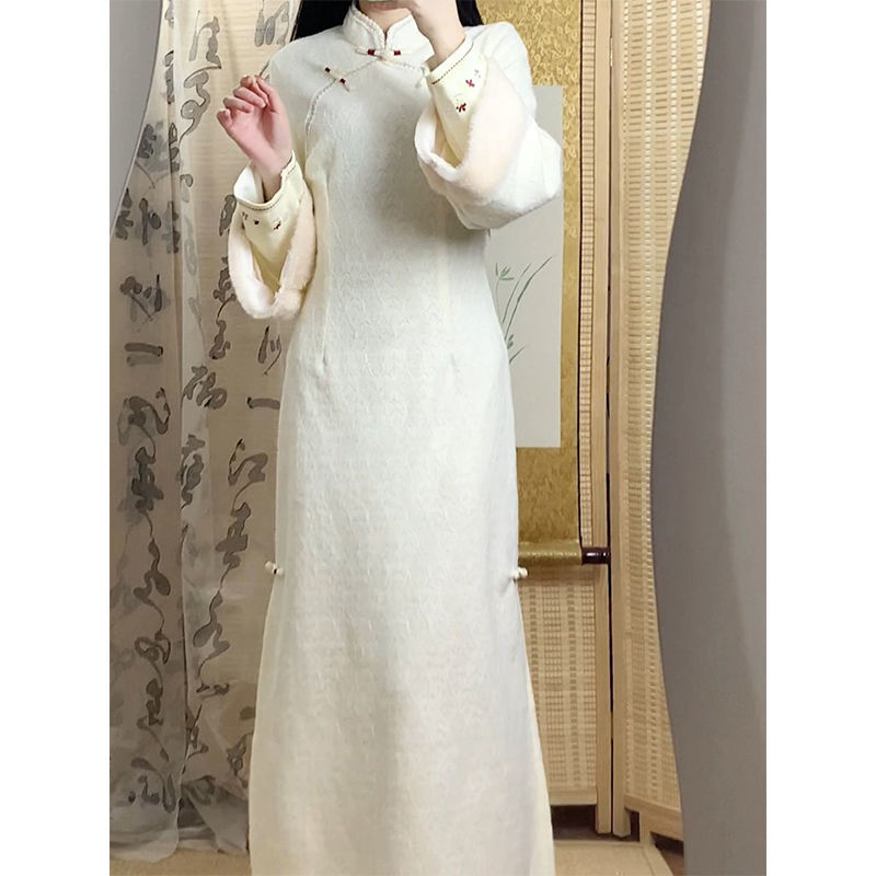 2023 retro Chinese style new velvet thickened improved cheongsam young girl slim dress cheongsam autumn and winter