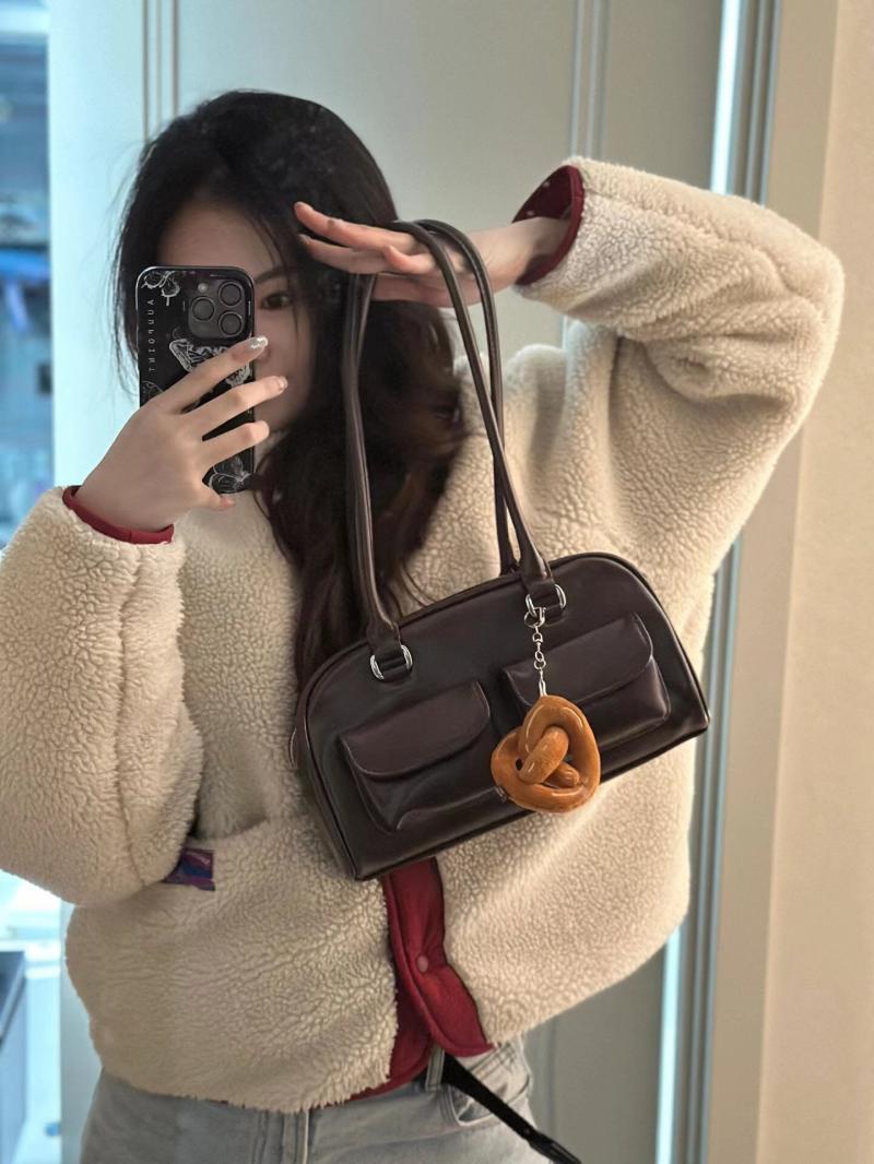 Korean fashion niche bag texture versatile armpit bag portable shoulder bag 2023 new commuter women's bag trend