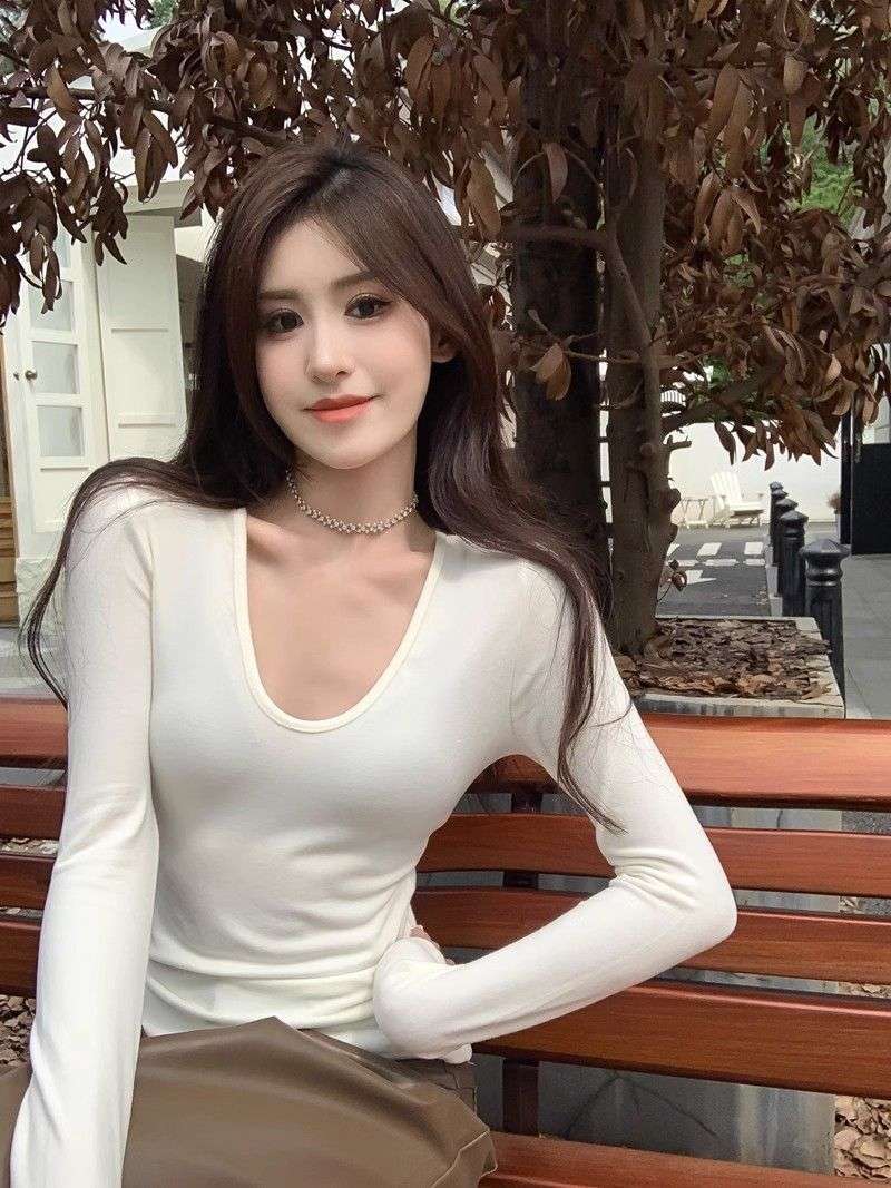 性感低V領露鎖骨加厚T恤秋冬女士修身彈力內搭打底衫正肩長袖上衣