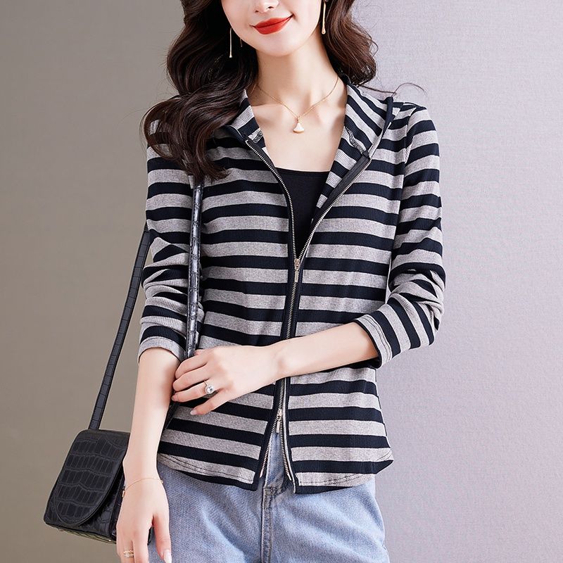 Paper Man Striped Series  Autumn New Yangzi Yarn Wool Skinny Texture Knitted Hooded Cardigan Top