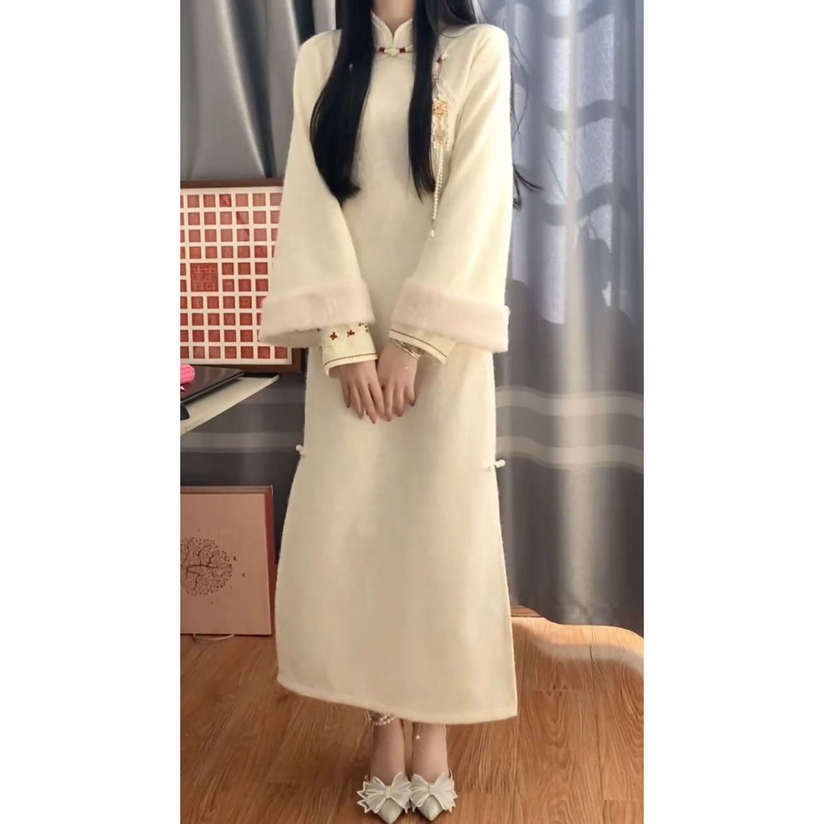 新中式冬季旗袍新款米白色年轻款秋冬长袖加绒加厚改良连衣裙