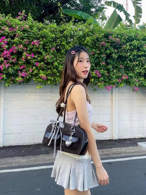2023 South Korea Heo Yun Jin's same style bag autumn and winter new shoulder bag spliced ​​double pocket tote bag armpit bag