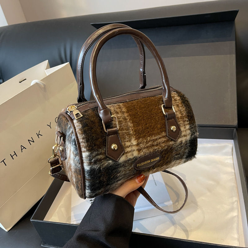 Autumn and winter woolen bags for women 2023 new casual fashion plaid handbags this year's popular shoulder bag crossbody bag