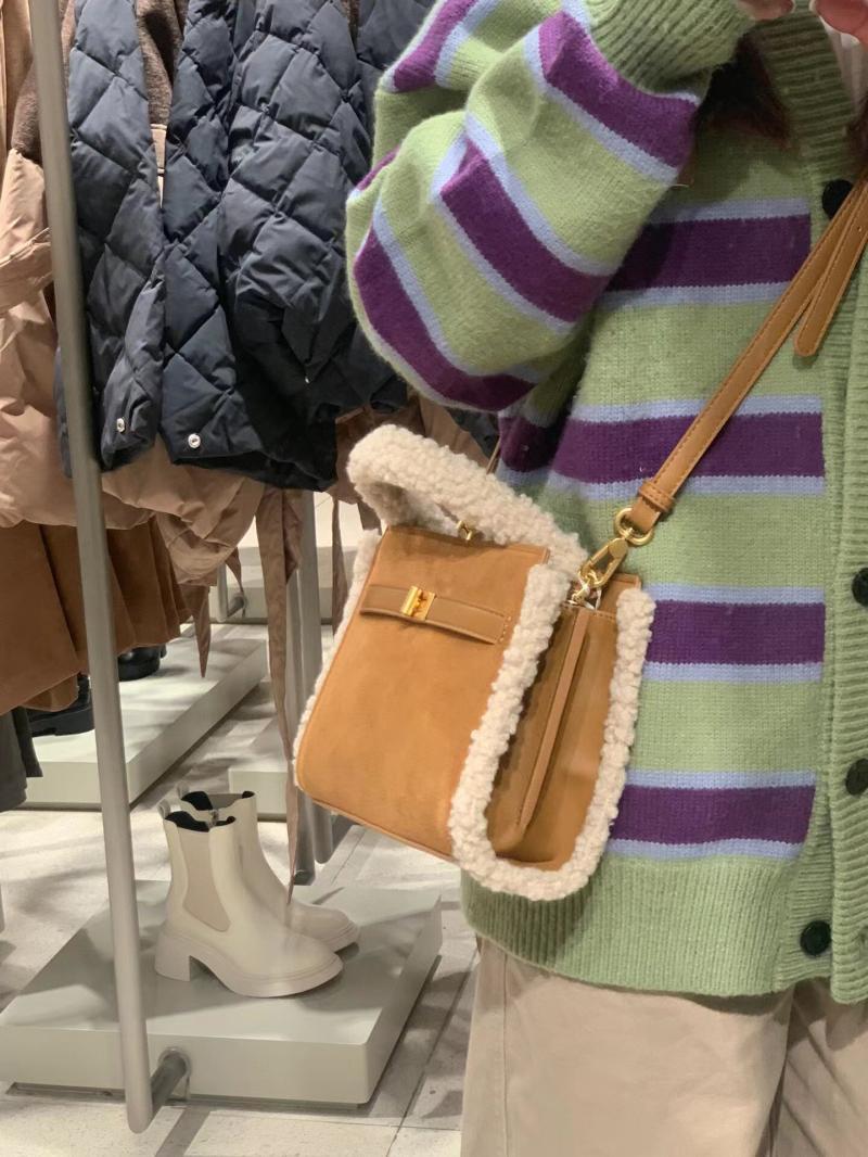 2023 retro frosted plush small tote bag, versatile lamb wool commuter handbag, spliced ​​shoulder crossbody bag
